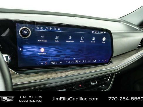 Used 2025 Chevrolet Tahoe LT RWD image 12