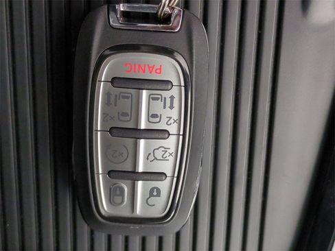 New 2024 Chrysler Pacifica Select w/ Uconnect Theater Family Group image 33