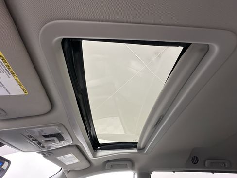 Used 2018 Toyota Sienna AWD image 23