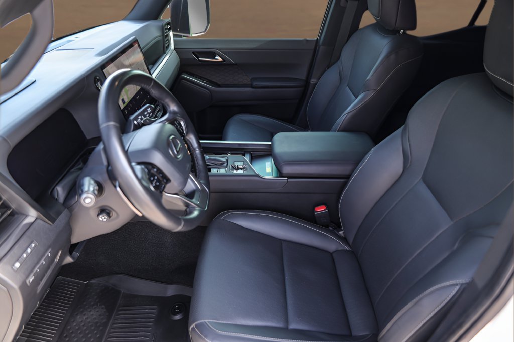 Used 2024 Lexus GX 550 w/ Accessory Package (2T) AWD/4WD image 9