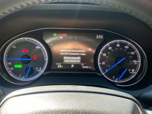 Used 2024 Toyota Venza XLE AWD/4WD image 16