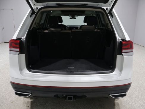 Used 2025 Volkswagen Atlas SEL AWD/4WD image 18