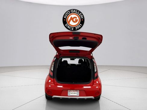 Used 2017 Kia Soul + FWD image 9