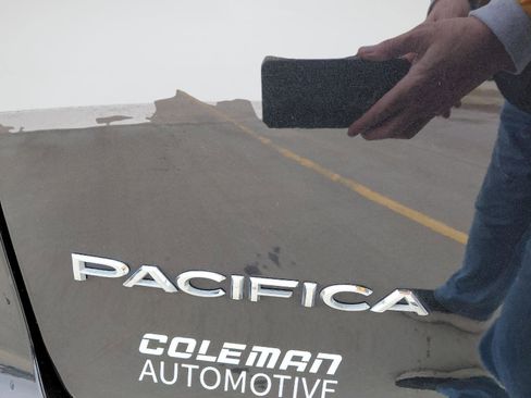 Used 2023 Chrysler Pacifica Touring-L image 20