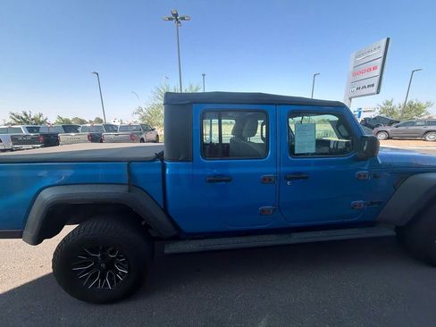 Used 2022 Jeep Gladiator Sport AWD/4WD image 9