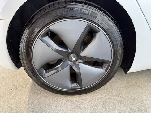 Used 2019 Tesla Model 3 Mid Range image 24