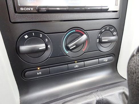 Used 2006 Ford Mustang Premium image 21