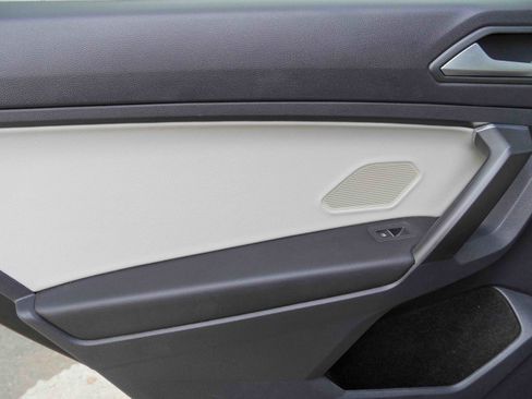 Used 2021 Volkswagen Tiguan SE R-Line image 32