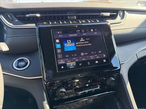 New 2025 Jeep Grand Cherokee Altitude image 13