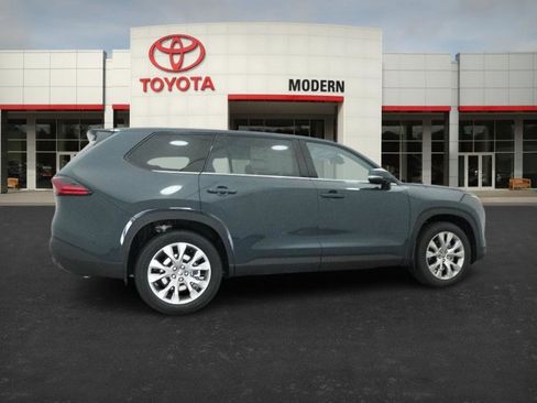 New 2026 Toyota Grand Highlander FWD image 24