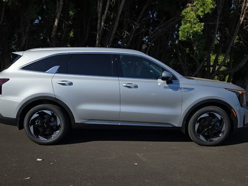 New 2025 Kia Sorento EX w/ EX Panoramic Sunroof Package image 2