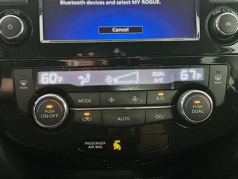 Used 2020 Nissan Rogue SV image 23