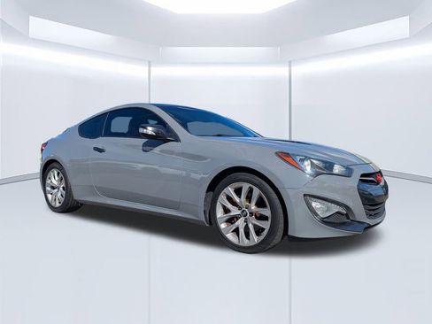 Used 2013 Hyundai Genesis 3.8 image 2