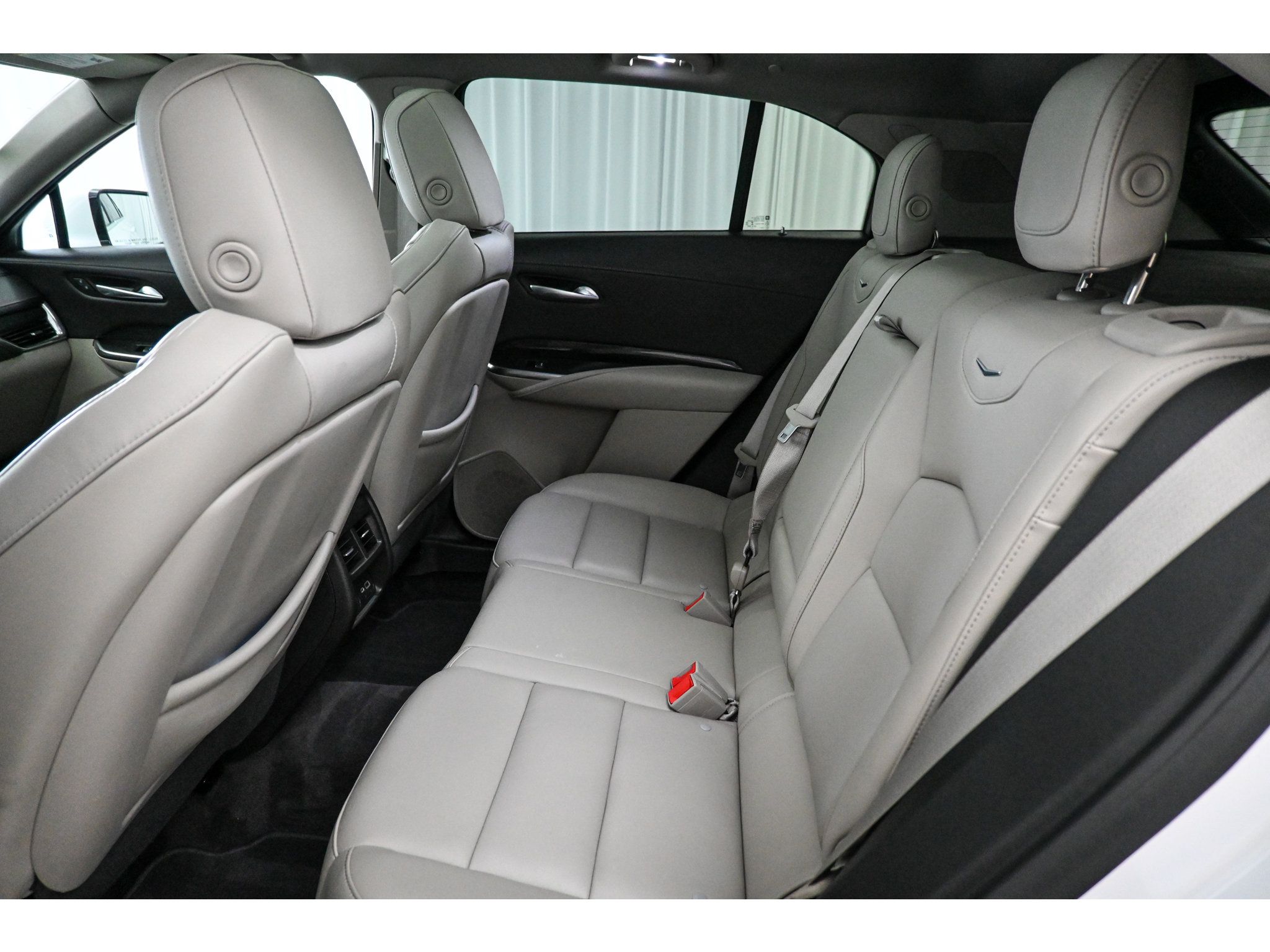 Used 2023 Cadillac XT4 Premium Luxury w/ Cold Weather Package FWD image 27