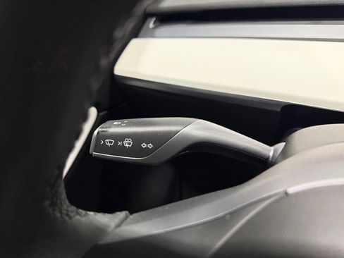 Used 2021 Tesla Model Y Long Range AWD/4WD image 32