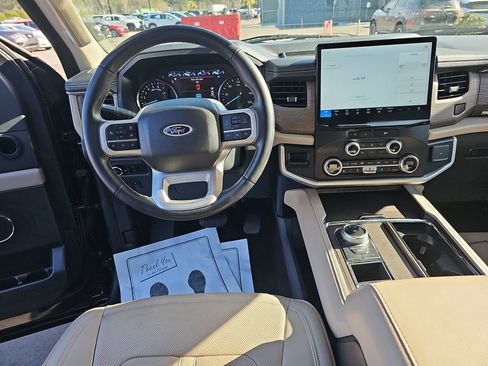 Used 2024 Ford Expedition Limited image 21