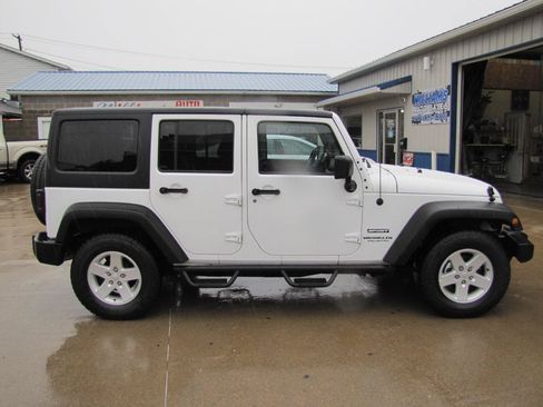 Used 2017 Jeep Wrangler Unlimited Sport w/ Quick Order Package 24S AWD/4WD image 4
