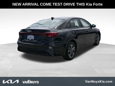 Used 2024 Kia Forte LXS w/ LXS Technology Package FWD image 2