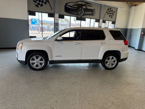 Used 2017 GMC Terrain SLE FWD image 4