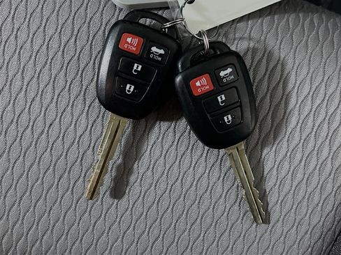 Used 2019 Toyota Corolla LE FWD image 34