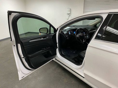 Used 2019 Ford Fusion Energi Titanium image 10