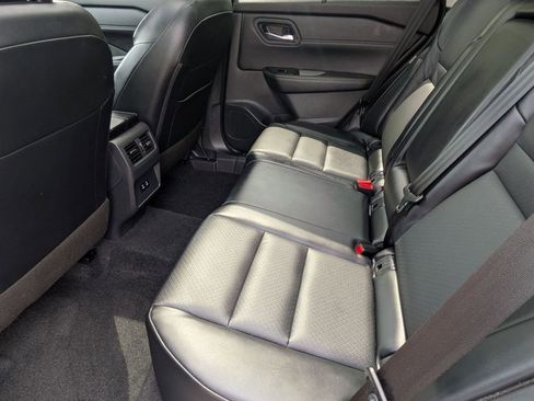 Used 2025 Nissan Rogue SV w/ SV Premium Package FWD image 20