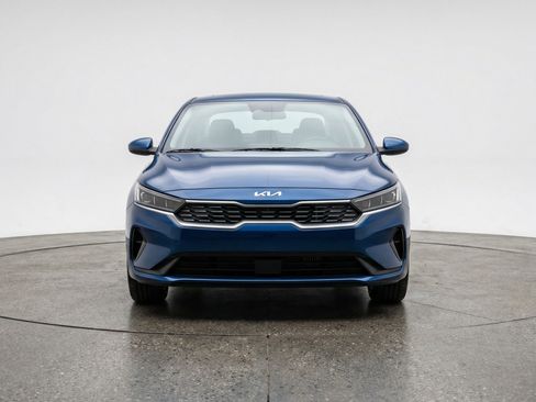 Used 2025 Kia K4 LXS image 2