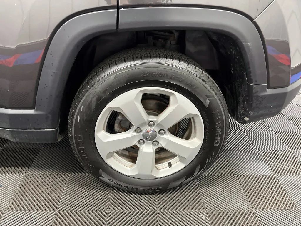 Used 2018 Jeep Compass Latitude w/ Popular Equipment Group AWD/4WD image 28