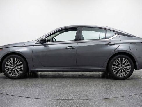 Used 2025 Nissan Altima 2.5 SV image 5