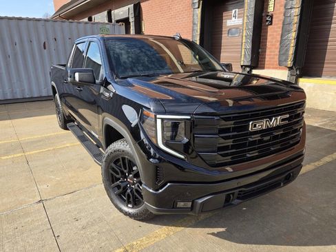 Used 2025 GMC Sierra 1500 Elevation w/ Elevation Premium Package image 21
