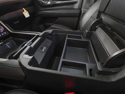Used 2021 GMC Yukon XL Denali w/ Denali Ultimate Package AWD/4WD image 32