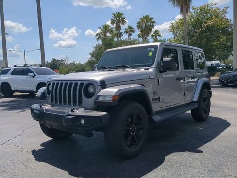 Used 2019 Jeep Wrangler Unlimited Sahara AWD/4WD image 9