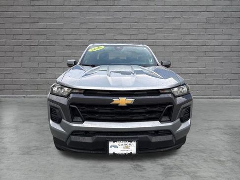 Used 2024 Chevrolet Colorado LT AWD/4WD image 2