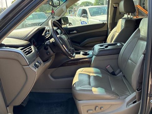 Used 2017 Chevrolet Suburban LT w/ LT Signature Package AWD/4WD image 3