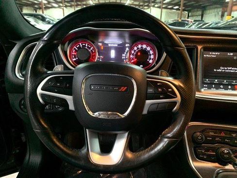 Used 2018 Dodge Challenger R/T Scat Pack w/ Leather Interior Group RWD image 19