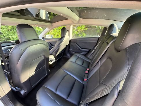 Used 2022 Tesla Model 3 Standard Range RWD image 38