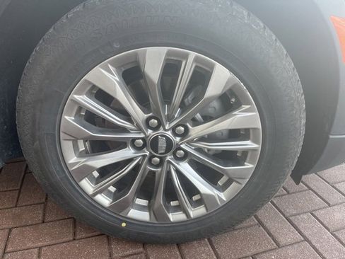 Used 2024 Cadillac XT4 Premium Luxury image 6