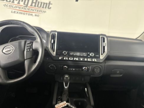 Used 2025 Nissan Frontier SV w/ SV Convenience Package AWD/4WD image 22