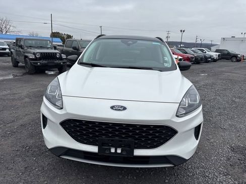 Certified 2022 Ford Escape SE w/ Convenience Package AWD/4WD image 3