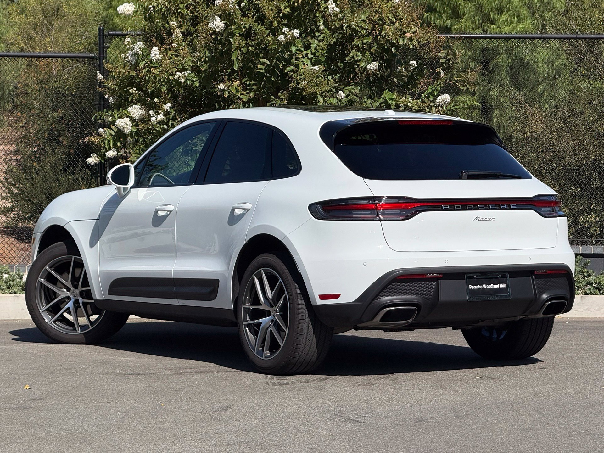 Used 2026 Porsche Macan AWD/4WD image 3