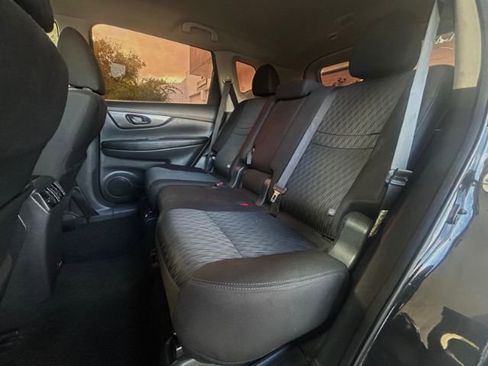 Used 2019 Nissan Rogue S image 7