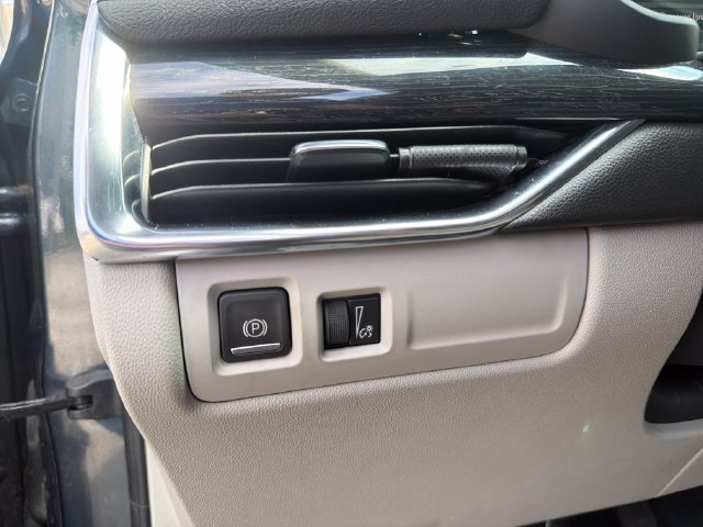 Used 2019 Cadillac XT4 Premium Luxury AWD/4WD image 13