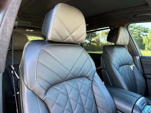 Certified 2023 BMW X7 xDrive40i w/ M Sport Package image 32