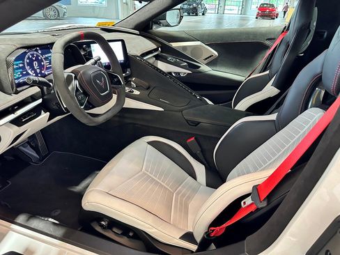 Used 2023 Chevrolet Corvette Stingray Premium Conv w/ Z51 Performance Package RWD image 7