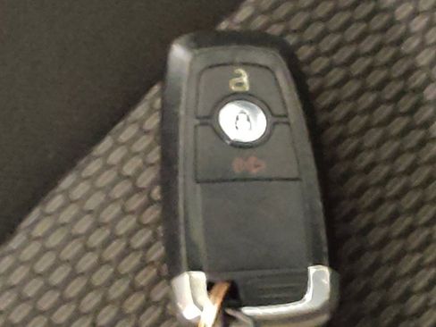 Used 2018 Ford Explorer XLT image 32