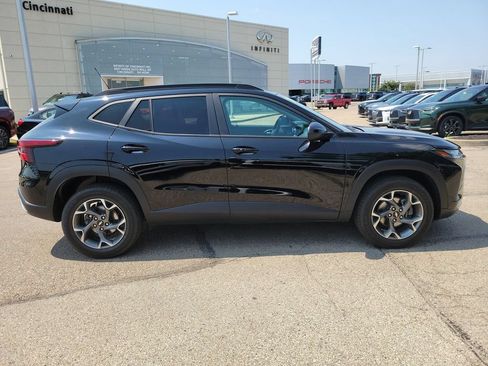Used 2024 Chevrolet Trax LT w/ Driver Confidence Package FWD image 6