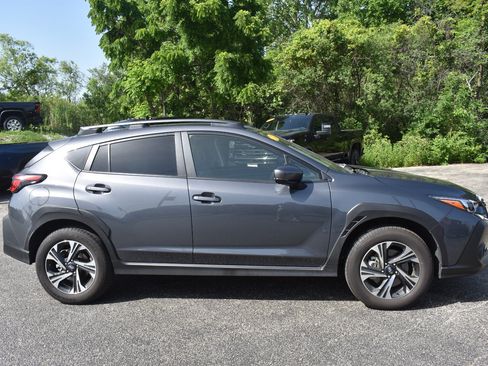 Used 2024 Subaru Crosstrek 2.0i Premium AWD/4WD image 2