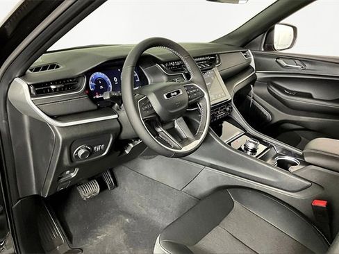 New 2025 Jeep Grand Cherokee L Laredo w/ Luxury Tech Group I image 8