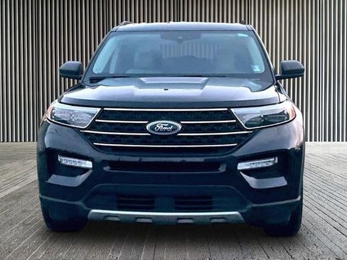 Used 2024 Ford Explorer XLT w/ Equipment Group 202A image 3