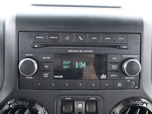 Used 2012 Jeep Wrangler Unlimited Sahara image 17